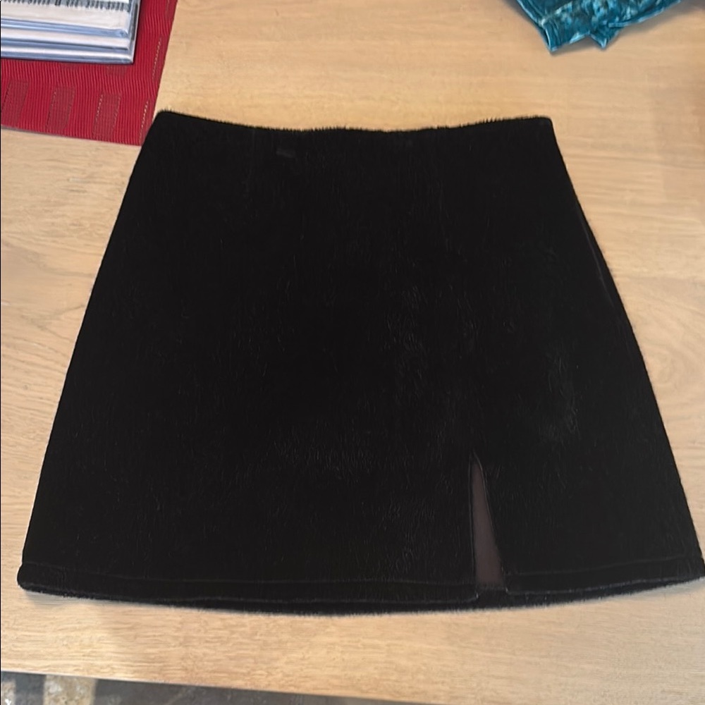 ASOS design Black High waisted faux hair Mini Skirt slit size 4 - Picture 2 of 6